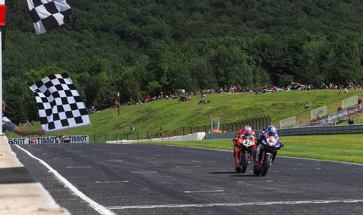 06_worldsbk_2021_cze_race1_finish.jpg