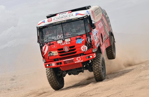 13_etapa_dakar_2013_ales_loprais_instaforex_loprais_team_jump.jp