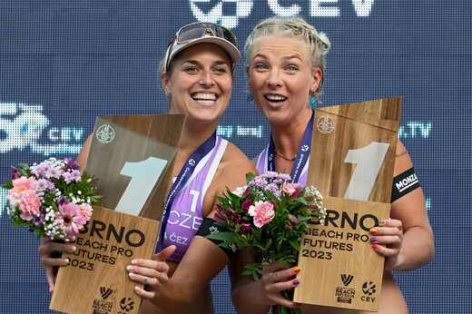 17_Barbora_Hermannova_s_Marii-Sarou_Stochlovou_ovladly_Brno_Beac