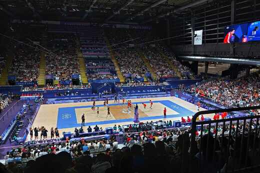 18 - Volejbalový zápas žen USA - Čína v South Paris Arena.jpg