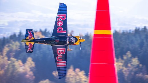 2014-10 - AUT, Spielberg - Peter Besenyi  - EDGE 540 V3 - foto M