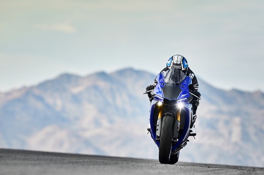 2018_YAM_YZF1000R1_EU_DPBMC_ACT_001-55535.jpg