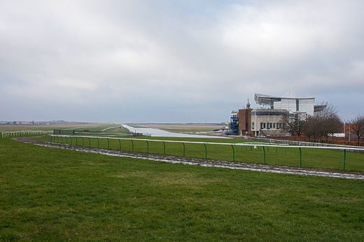 23 - Dostihová dráha The Rowley Mile.jpg