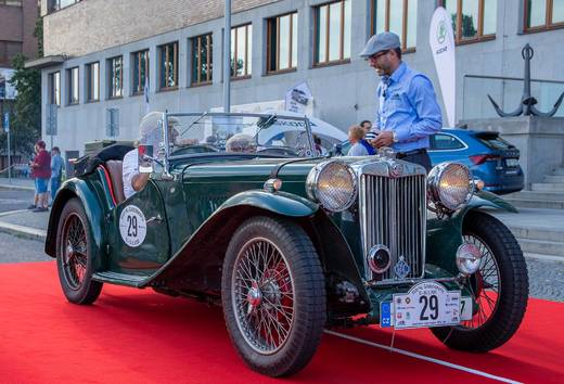 29. MG TA, 1938, 1292 ccm posádka V. Mašek K Tománek.jpg