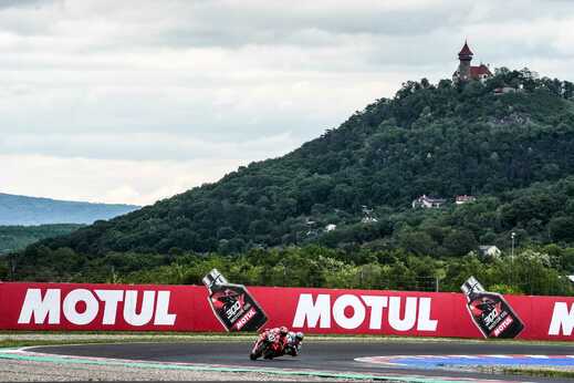 58313_r5_jdr_wsbk_action.jpg