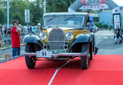 94. BUGATTI 57, 1934, 3302 ccm posádka L. Novák  A. Nováková