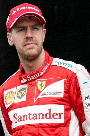 AMC603_F1_KV_Vettel_02.jpg