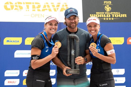 Barbora Hermannová, Simon Nausch, Markéta Sluková (CZE).jpg