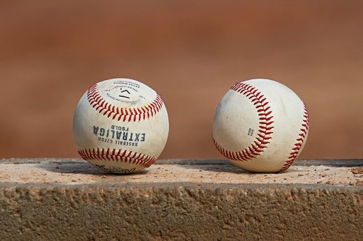 Baseballové míčky v zápasu Draci Brno - Arrows Ostrava.jpg