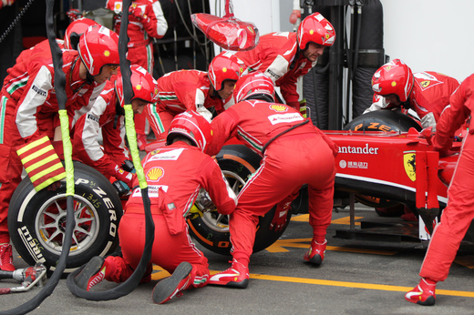 BEL_Sun_Ferrari_Pit_crew_87.jpg