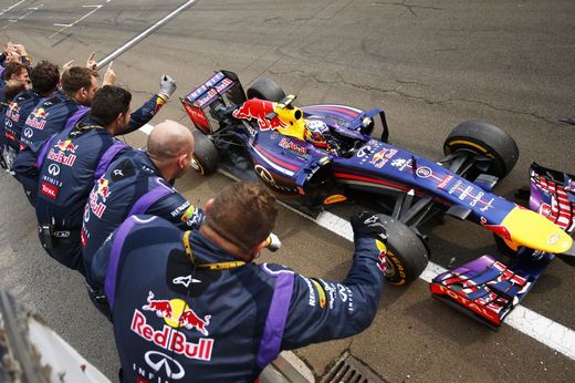 Daniel_Ricciardo_Red_Bull_Racing_RB10_Renault_03.jpg