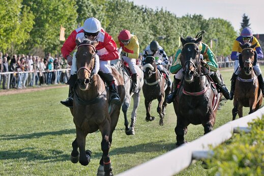 Doběh jarní steeplechase.jpg