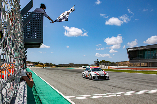 Finish and winner TCE_800pix.jpg