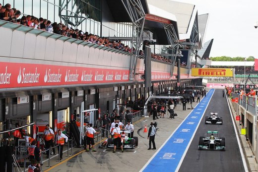 GBR_Sat_Mercedes_Leaving_the_pits_1332.jpg