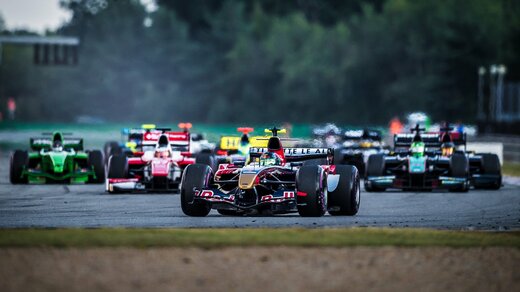 Gerstl in his Toro Rosso, followed by the FORMULA armada - Credi