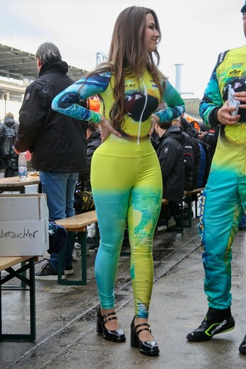 Girls-24hNbg.jpg