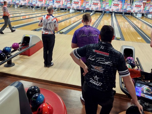 Jelinek-mezi-ikonami-bowlingu.jpg