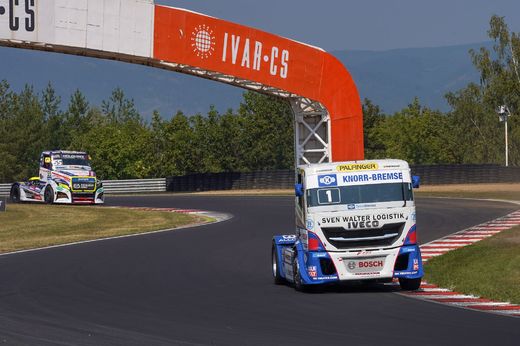 Jochen Hahn v čele.jpg