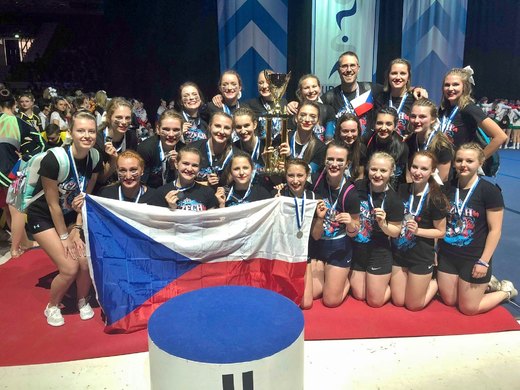 Lady eagles při zaverecne ceremonii.jpg