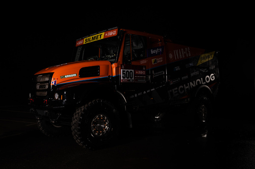 LR-1109072251-MMPHOTO2.jpg