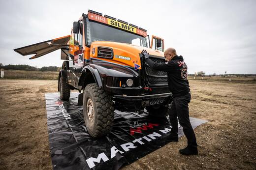 LR-1112150612-MMPHOTO2.jpg