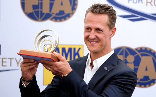Michael-Schumacher-se-Zlatym-volantem 2012.jpg
