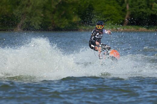 Motosurfy_v_Jedovnicich_-_12.jpg