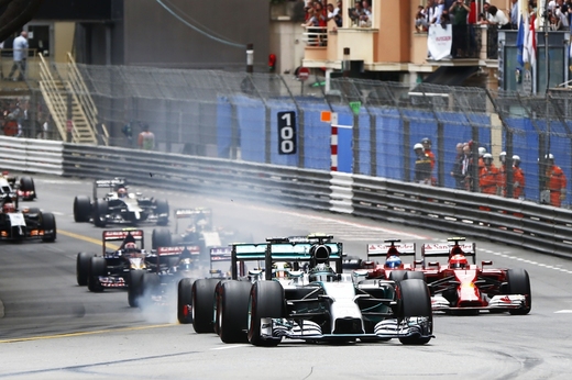 Nico_Rosberg_Mercedes_F1_W05_Hybrid_leads_the_start.jpg