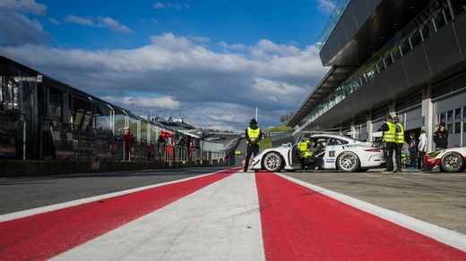 Pitlane_800pix.jpg