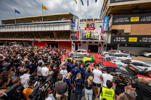 Podium atmosphere__800pix.jpg
