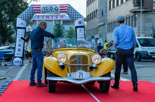posádka  vozu P. Dospěl N. Dospělová 71. AERO 50, 1937, 1997