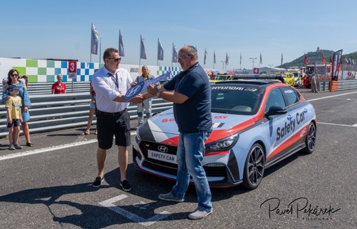 předání  nového SAFETY CAR.jpg