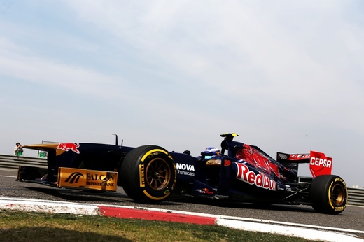 sat_china_ricciardo_01.jpg