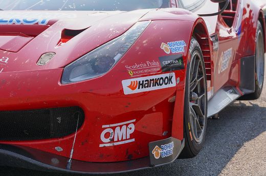 Scuderia_Praha_racing_with_Ferrari_1.jpg
