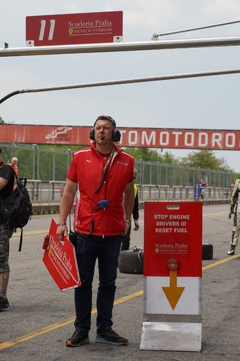 Scuderia_Praha_racing_with_Ferrari_10.jpg