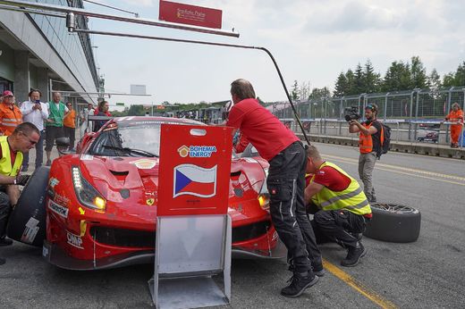 Scuderia_Praha_racing_with_Ferrari_11.jpg