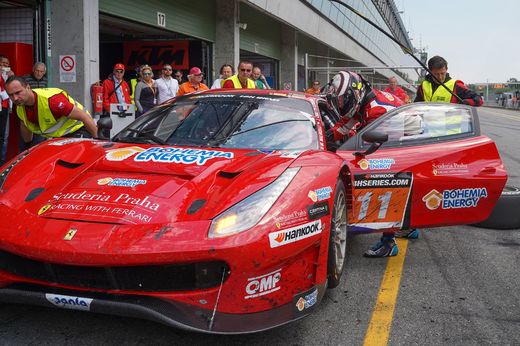 Scuderia_Praha_racing_with_Ferrari_12.jpg