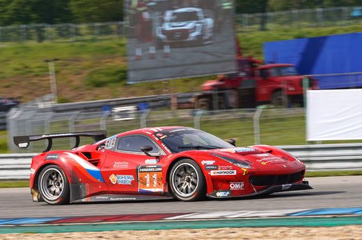 Scuderia_Praha_racing_with_Ferrari_14.jpg