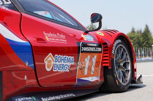Scuderia_Praha_racing_with_Ferrari_6.jpg