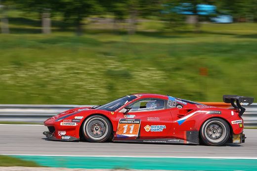 Scuderia_Praha_racing_with_Ferrari_8.jpg