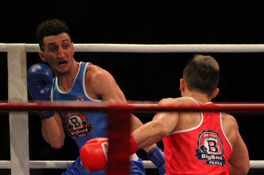 Tsendbaatar Erdenebat versus Sofiane Oumiha_foto Ondřej Cihla.j