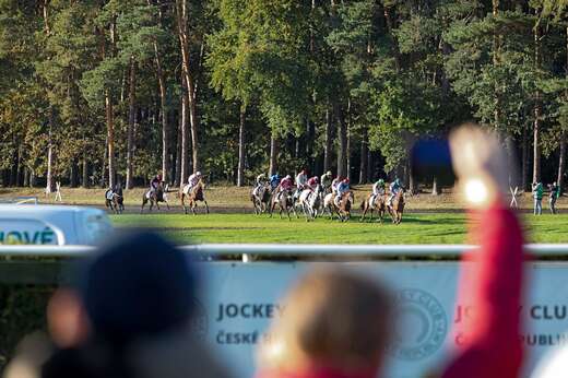 Velká pardubická atmosféra - 17.jpg