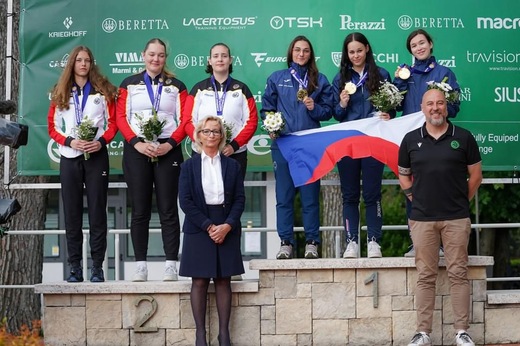 Zina Hrdličková, Martina Matějková a Tereza Závišková - juniorsk